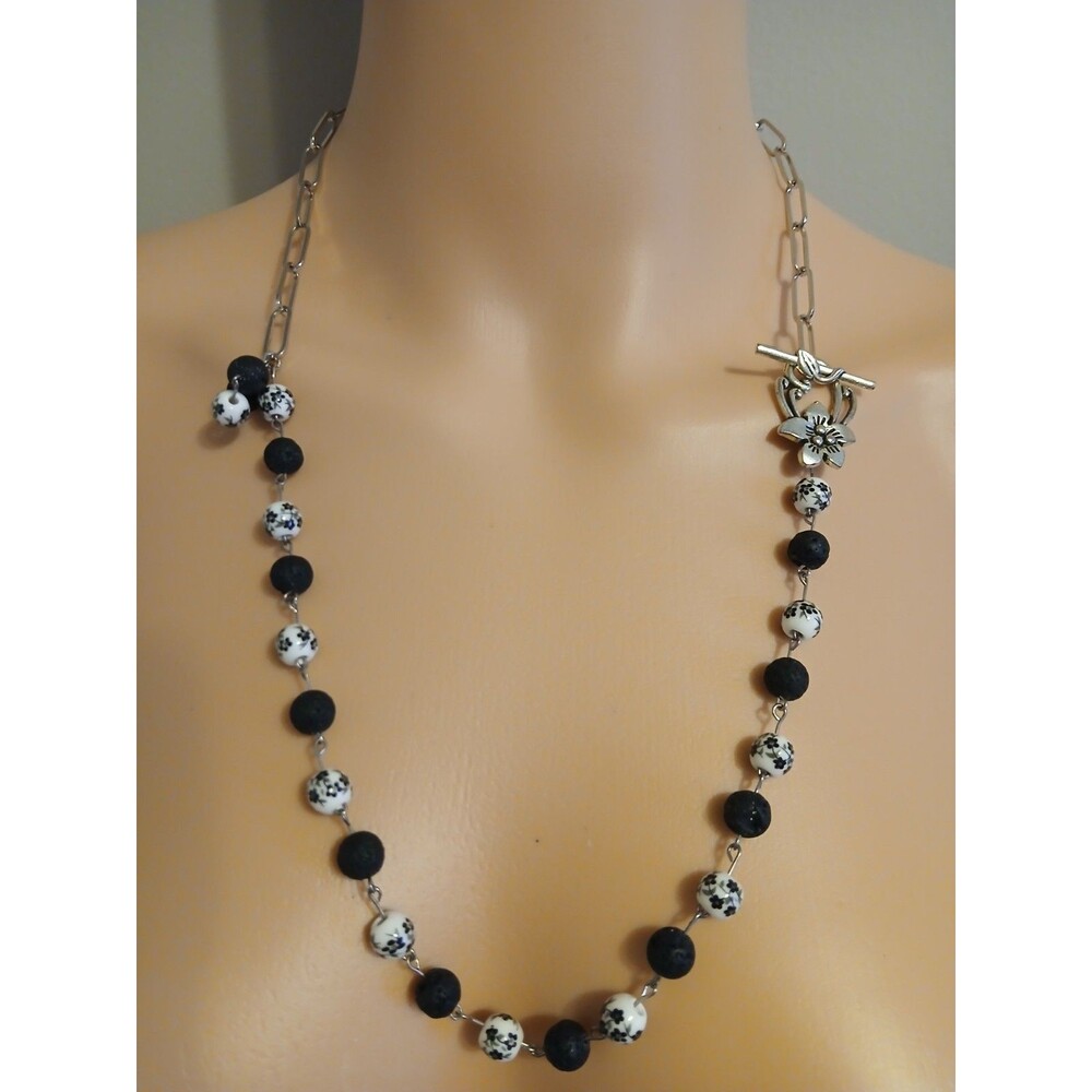 Ladies beaded necklace